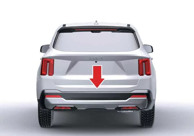Lowering the rear tailgate using the interior grab handle on the Kia Sorento