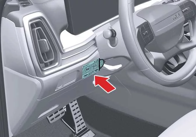 Placement of the speed restriction label on the steering wheel inside a Kia Sorento